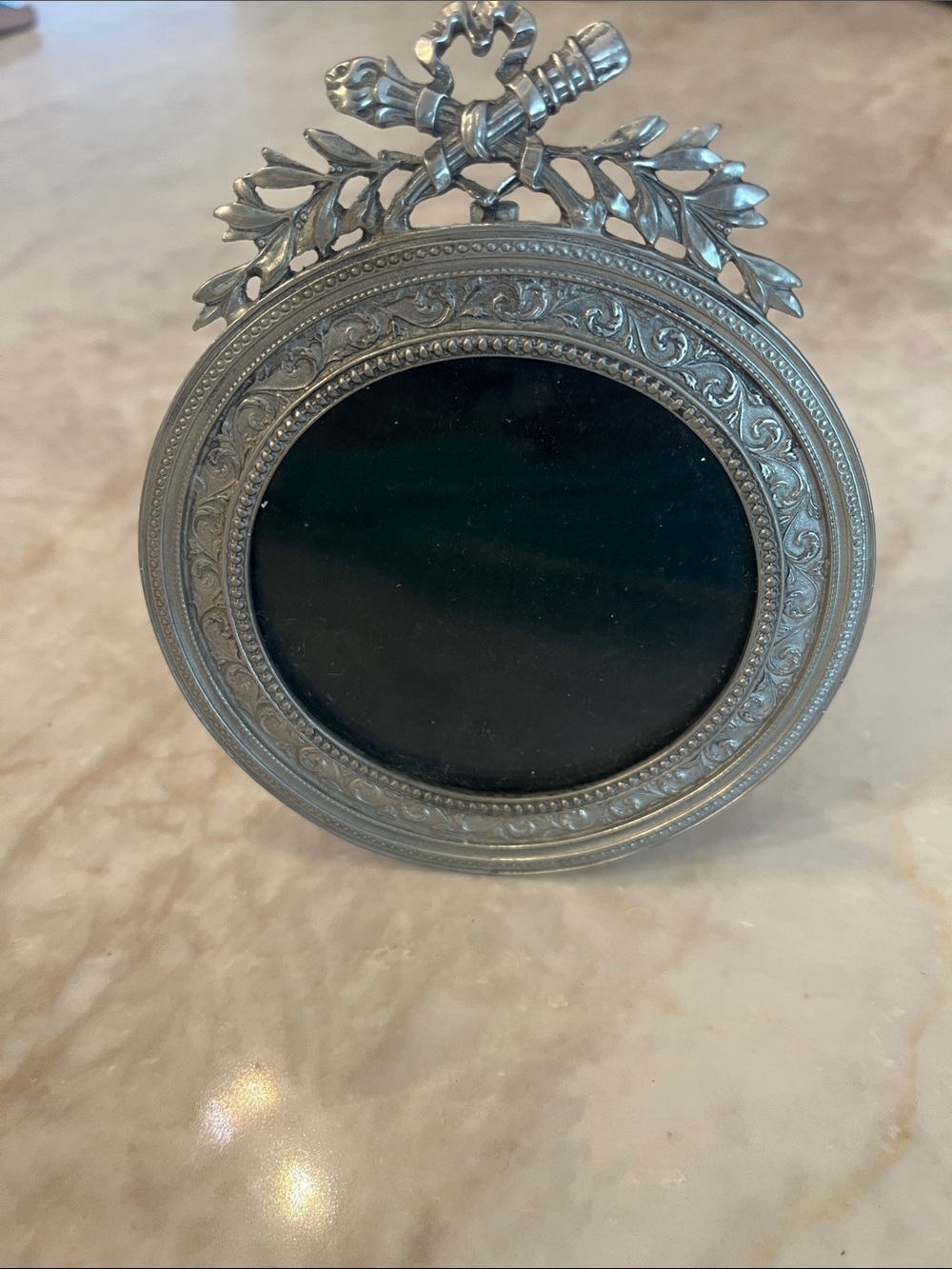 Ornate Round Metal Picture Frame in Silver